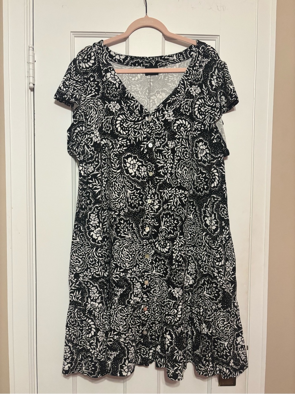 Rachel Zoe Black and White Floral V-Neck Button Dress plus size 2X